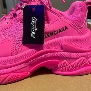Triple s fluo pinkBalenciaga